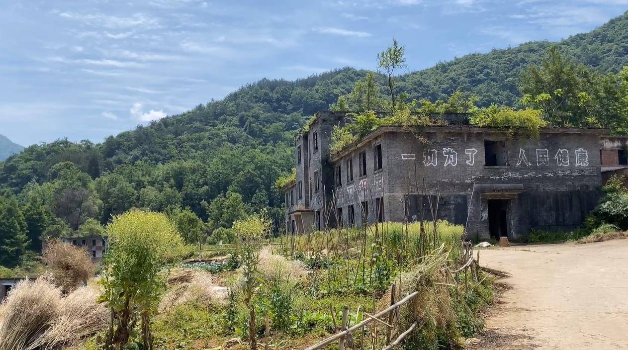 秦岭大山里这个兵工厂,曾上万工人在此生活,今荒废不堪令人惋惜_三线