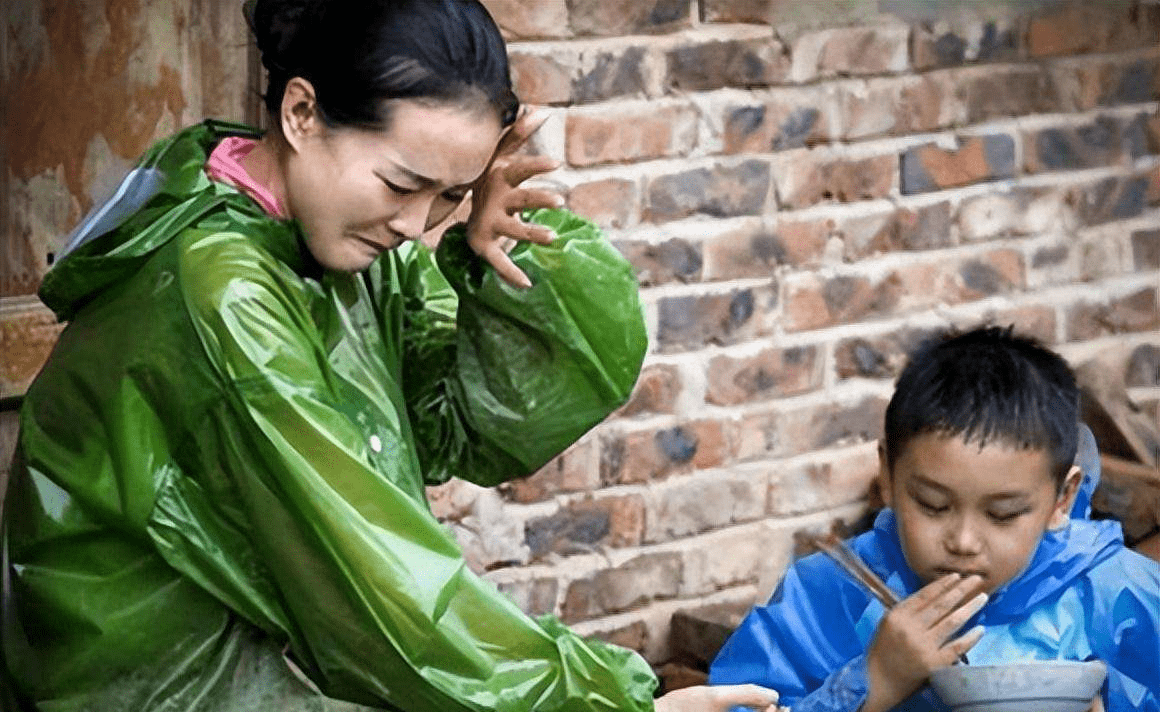 家里能看见故宫,坐千万劳斯莱斯,变形计王艳儿子球球变成这样了