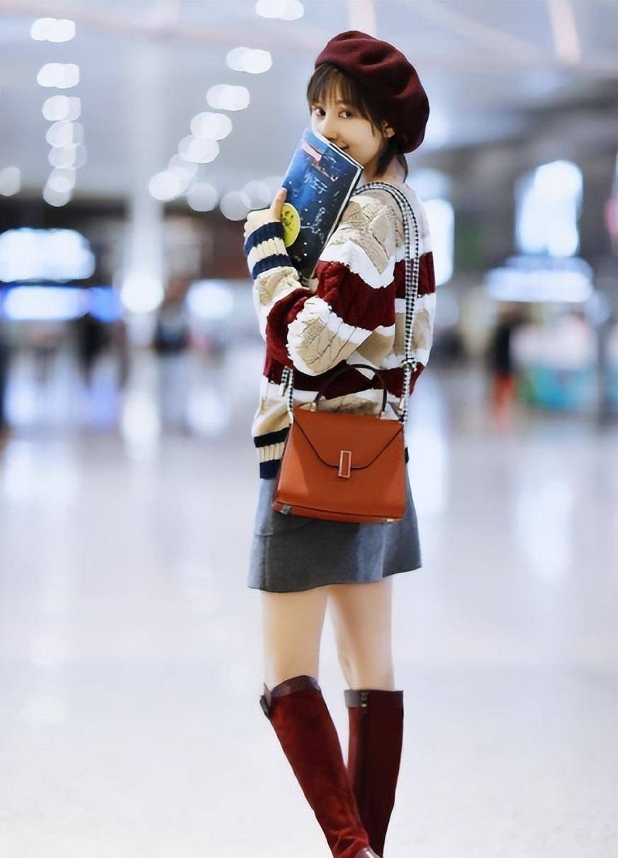 34岁王子文撞衫48岁贾静雯,王子文虽赢了年纪,却输了气质_衣服_颜色