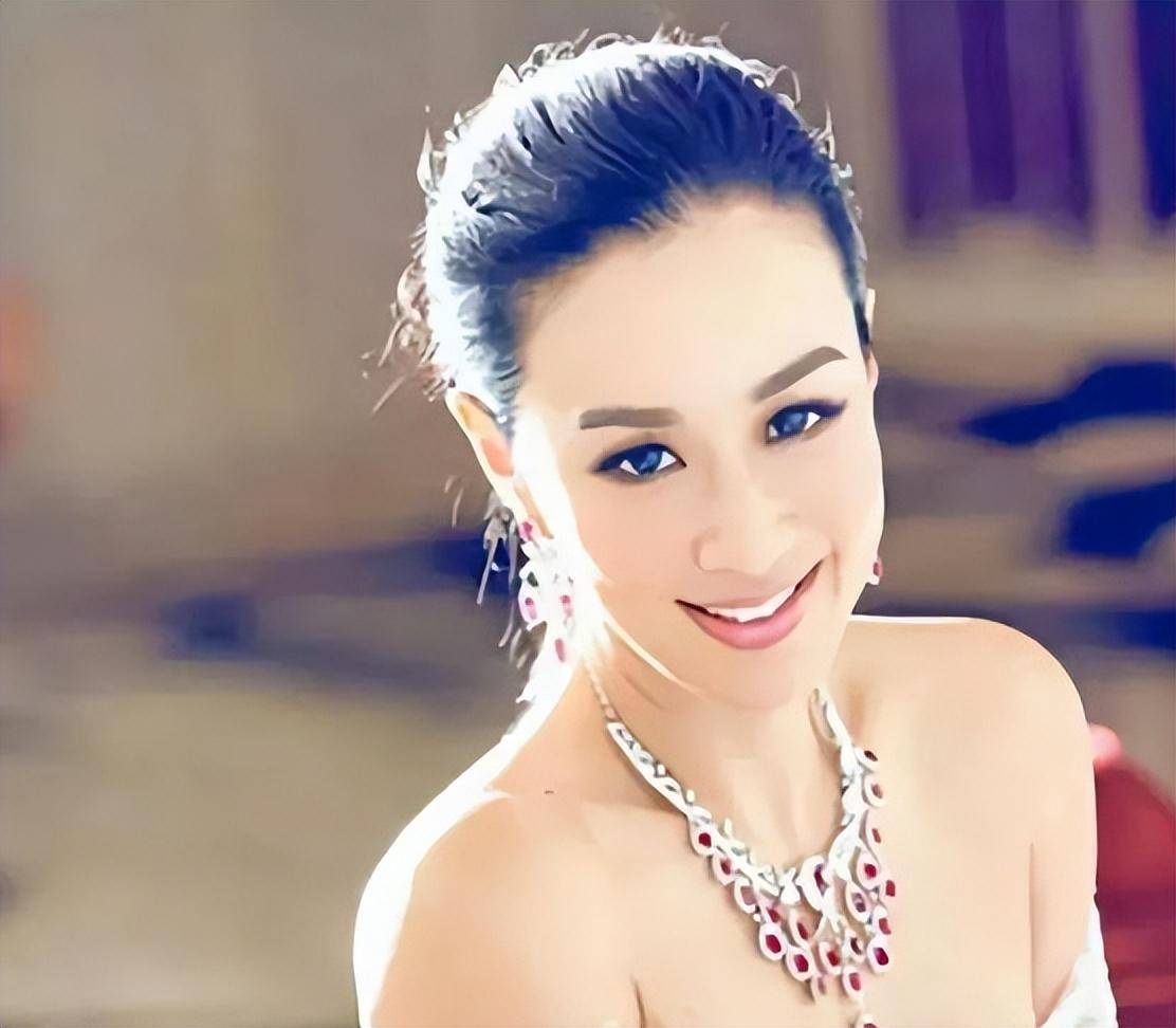 "三级艳星"钟丽缇:出演风月片曾红遍亚洲,今52岁疯狂拼四胎_合作_电影