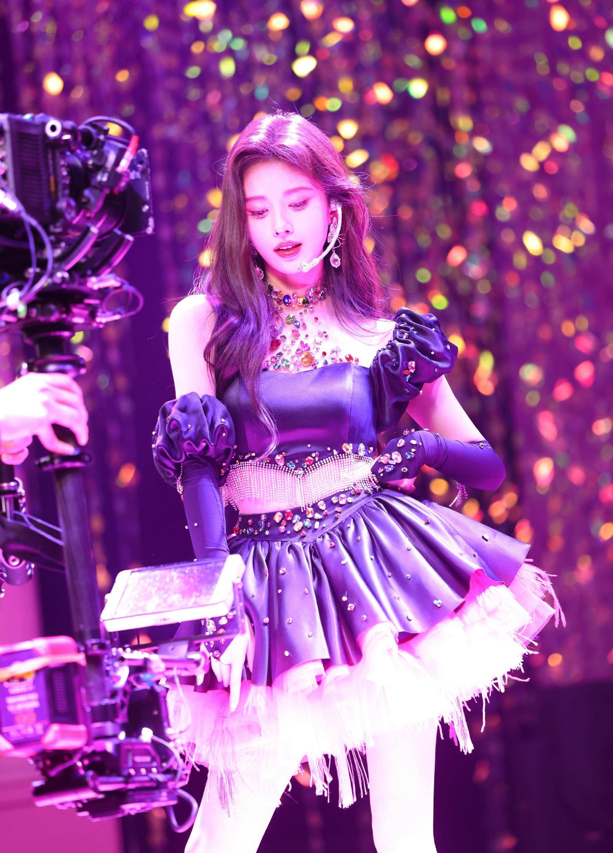 鞠婧祎又美出新高度!这舞台造型,比韩国女团还好看!_女生_风格_宝石