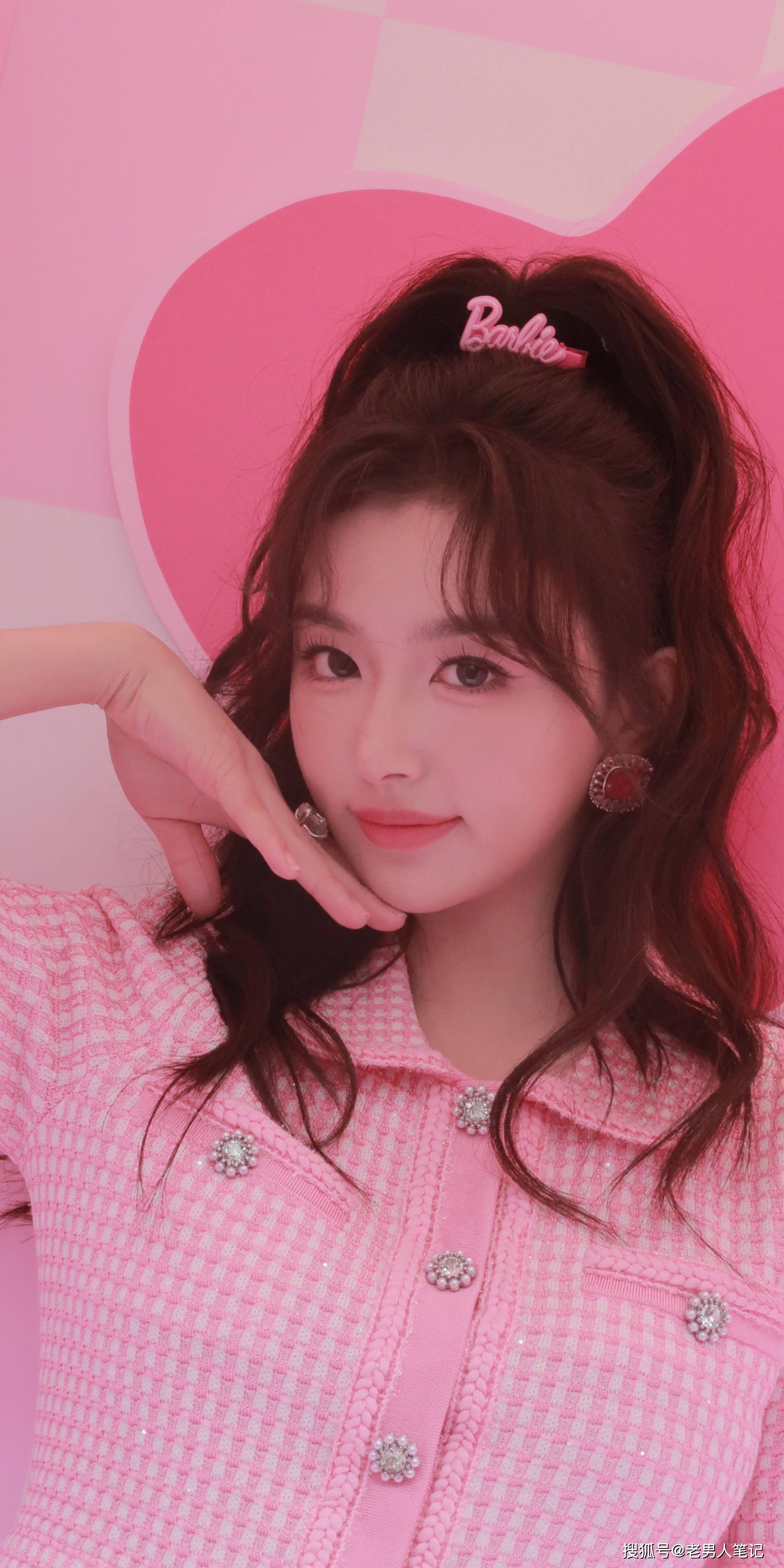 孔雪儿一直以来都是新生代女艺人中表现不错的小姐姐,她身材姣好,长相