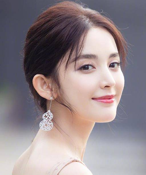 沈梦辰穿的太夸张,林心如,古力娜扎都很美_礼服_获得了_穿着