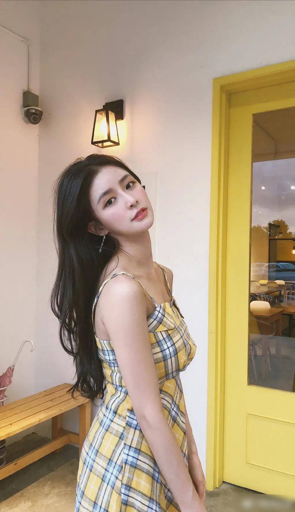 王大陆蔡卓宜拥吻后共同聚餐,两人不回应,原来节目里早有端倪!