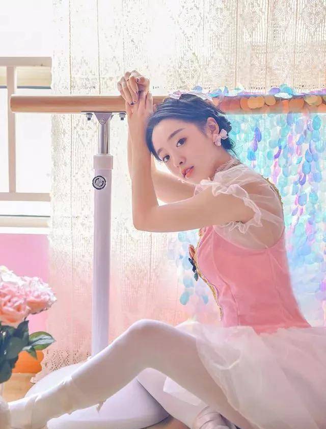 用芭蕾舞站姿改善健身体态_舞蹈_艺术_身姿