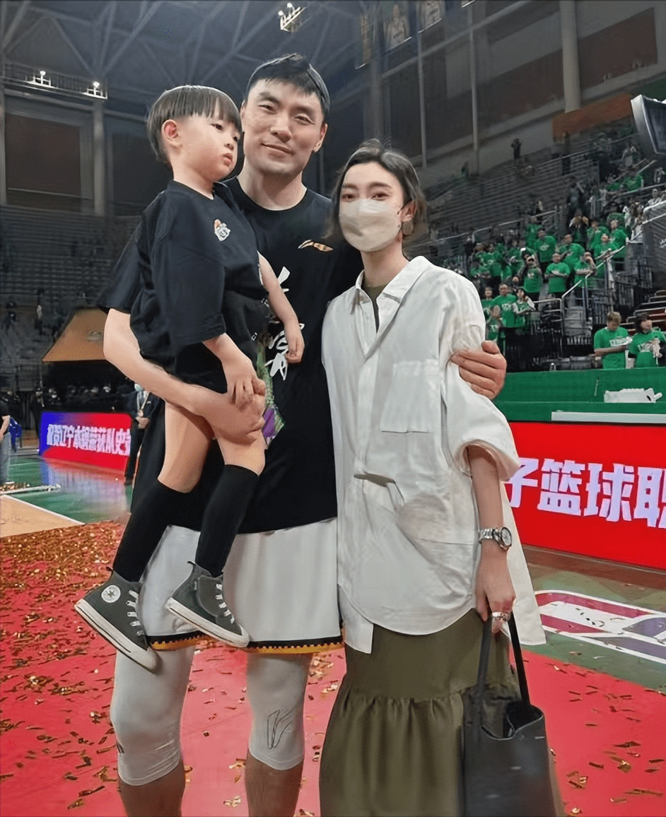 赵继伟同爱妻互动,玄冥二老全家到场,付豪女友高挑_辽宁_家人_妻子