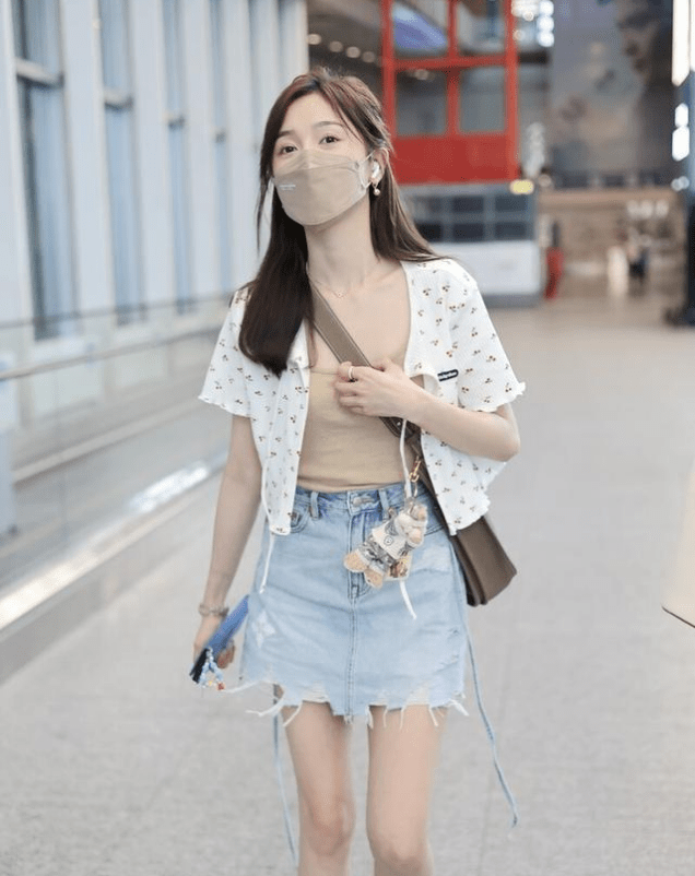 吴宣仪彻底打破原有形象,穿牛仔短裤搭配超短上衣秒变女子!
