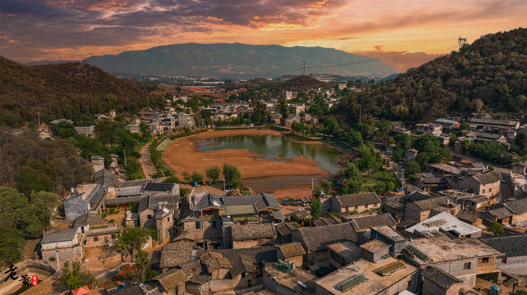 昆明石林县有一座古村落,这里有处禁地,只准男人入内,颇为神秘_石头