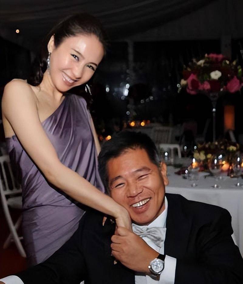 黎姿:嫁给大15岁残疾富豪,一家5口3人残疾,风光背后几多心酸_许晋亨