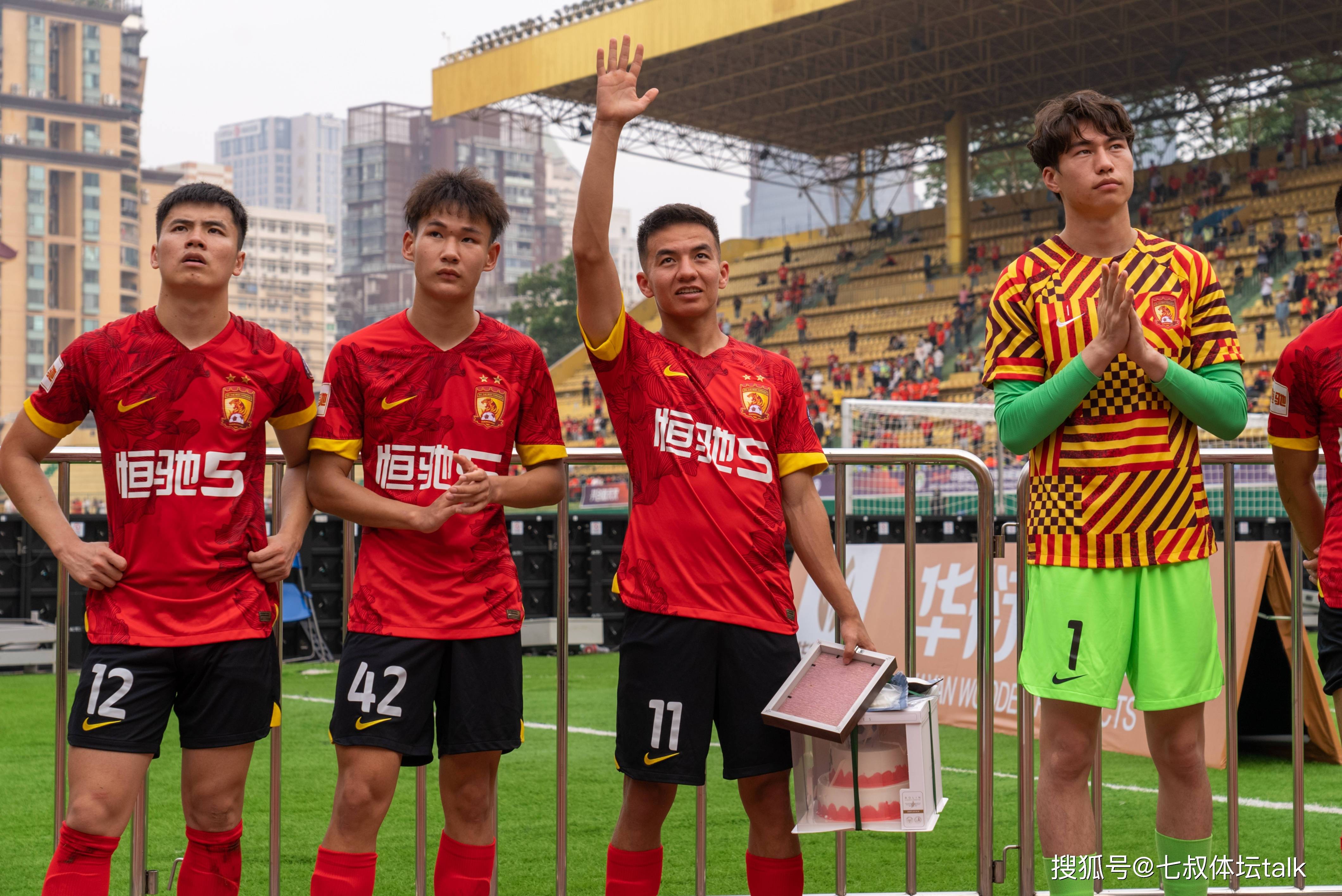 广州队员吴俊杰吃到足协罚款5万:一年白打工,抵赵明剑半年房租_球员