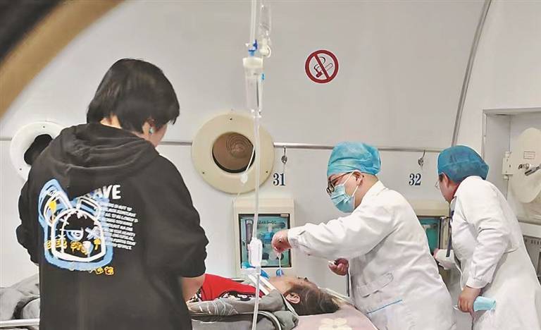母女家中炭火烤肉 一氧化碳重度中毒 外孙女紧急送医 目前均已恢复
