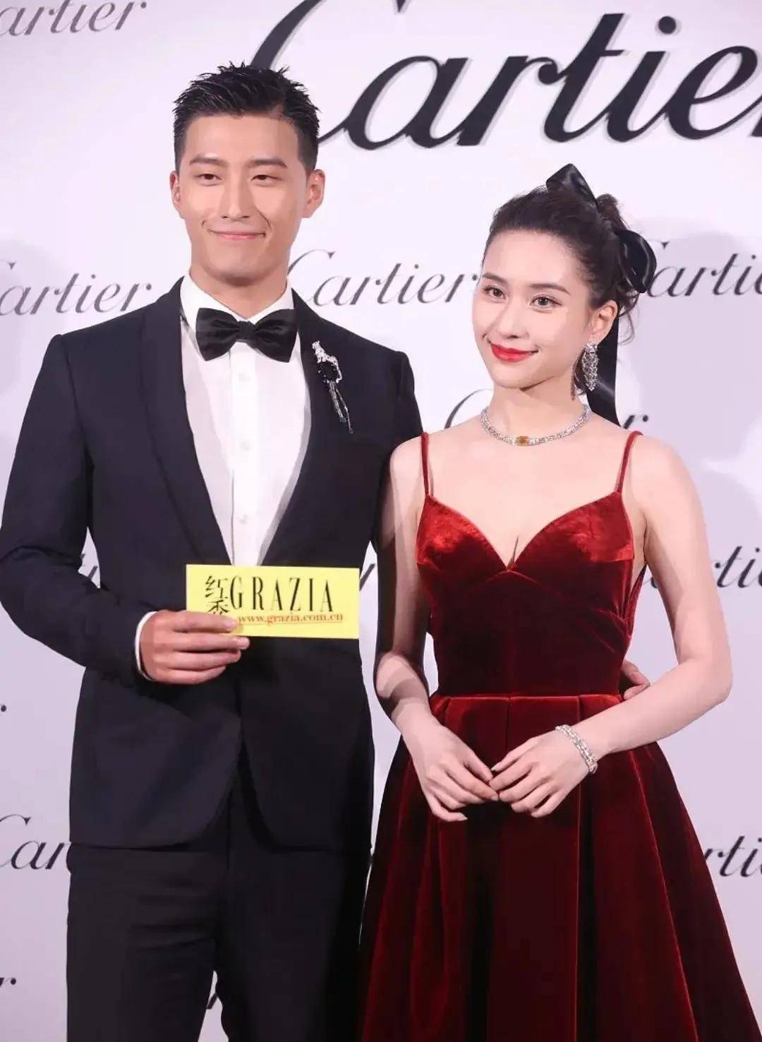 31岁何超莲穿吊带裙大秀曲线年纪轻轻身材饱满窦骁真有福气