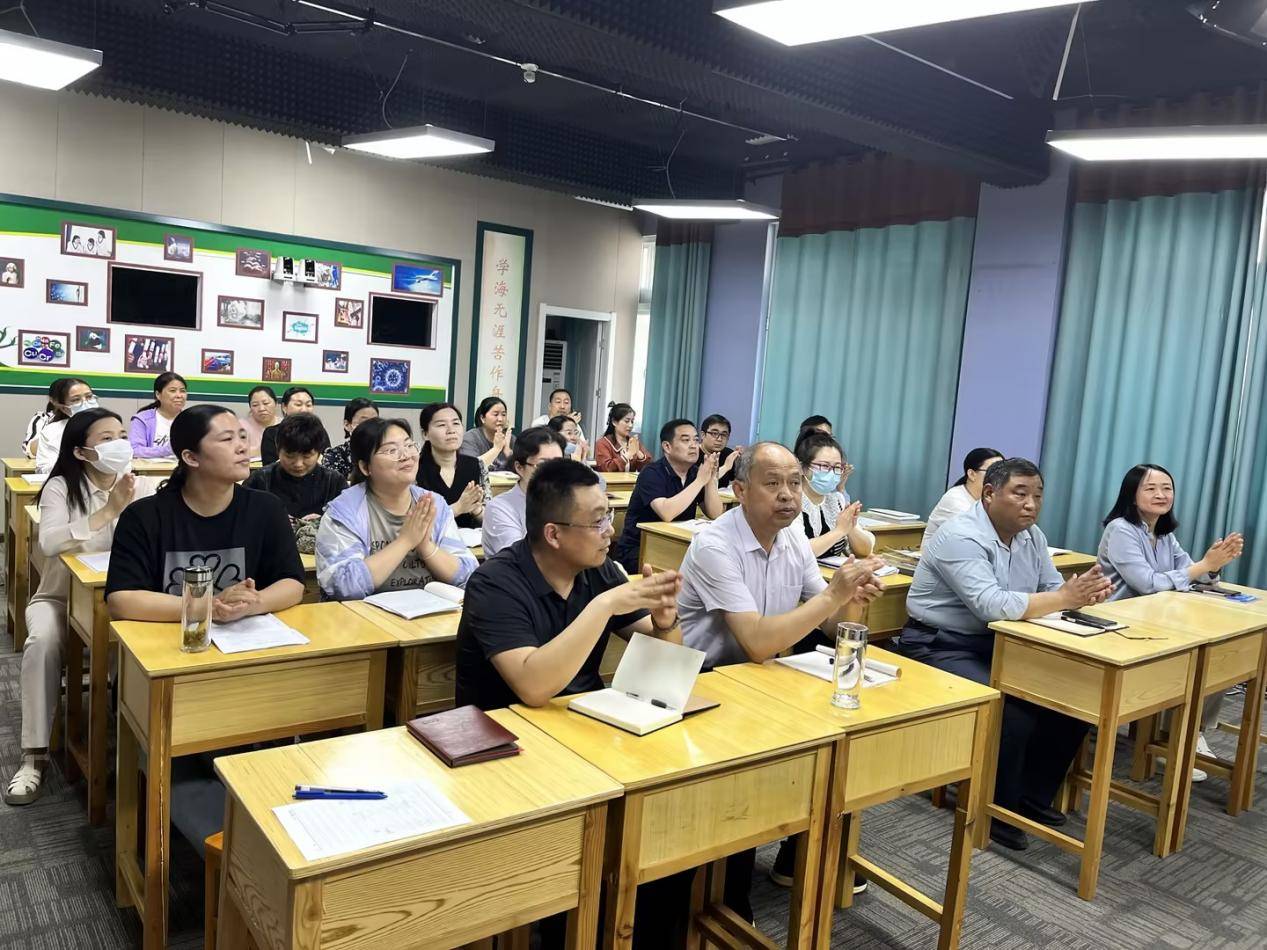 品读经典 启迪人生——濮阳市第三中学开展读书交流活动_教育_专业