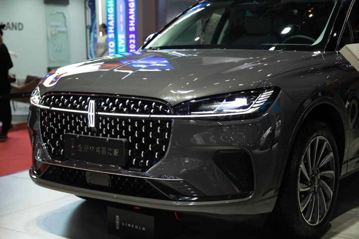 林肯冒险家与凯迪拉克XT4大对决,探索美式豪华之美_搜狐汽车_搜狐网