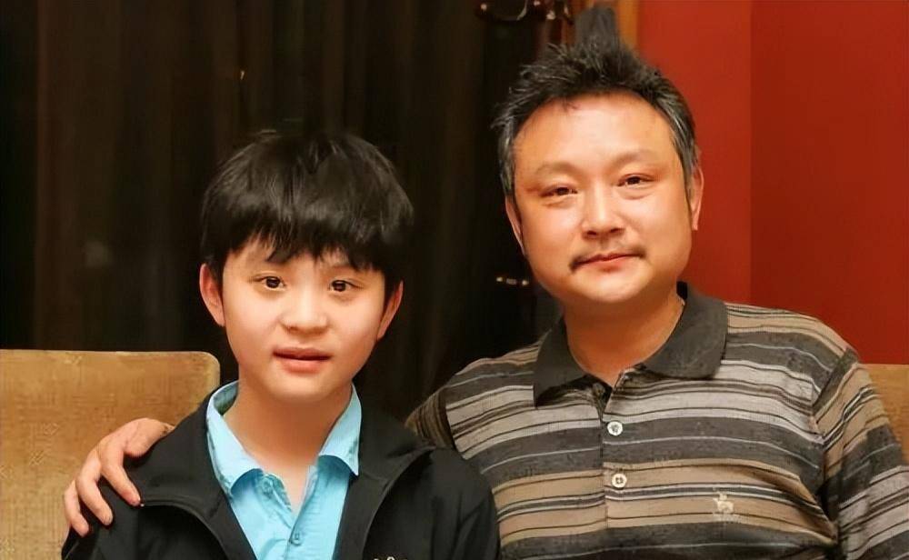 欧阳奋强:和初恋结婚幸福生活27年,儿子早夭,女儿现在是演员_康莉