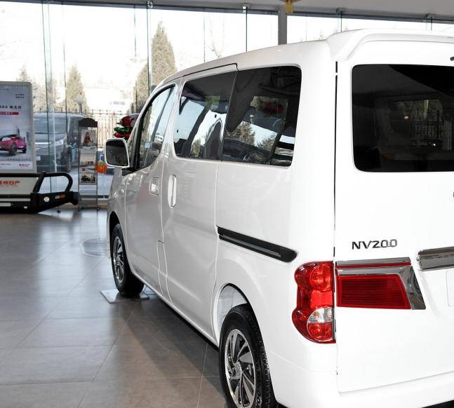 这款日产nv200和五菱宏光不相上下!配四缸引擎,百公里油耗6.