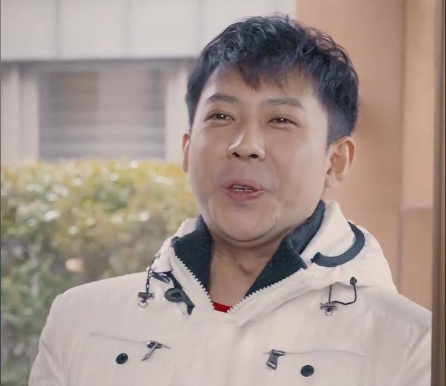 陈佩斯朱时茂罕同框,同龄却像两代人,都带儿子拍段子粉丝差5倍_陈大愚