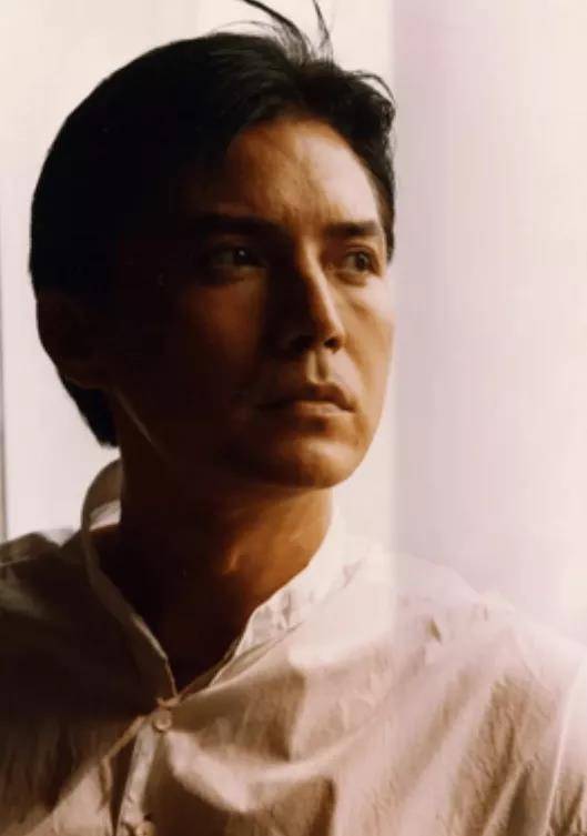 尊龙曾经想在中国叶落归根,奈何事业不顺遂,据说想改回中身份也没能