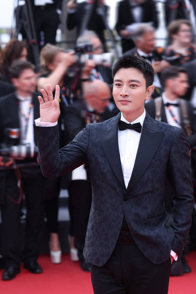 巩俐天女飞仙,张雨绮大尺度,蒋梦婕无所谓_黑色_贾乃亮_动态