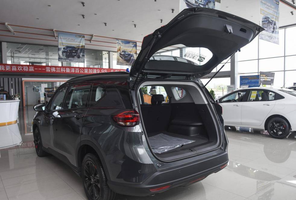 2023款雪佛兰沃兰多上市,配大七座 6at,长4米68,13.