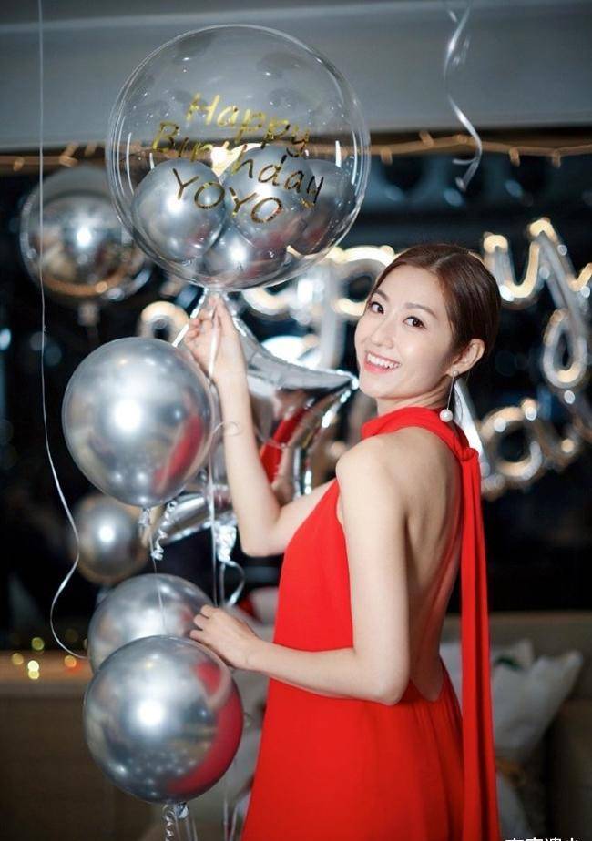 陈自瑶40岁生日晒露背美照,tvb群星齐送祝福,老公王浩信没表示_照片