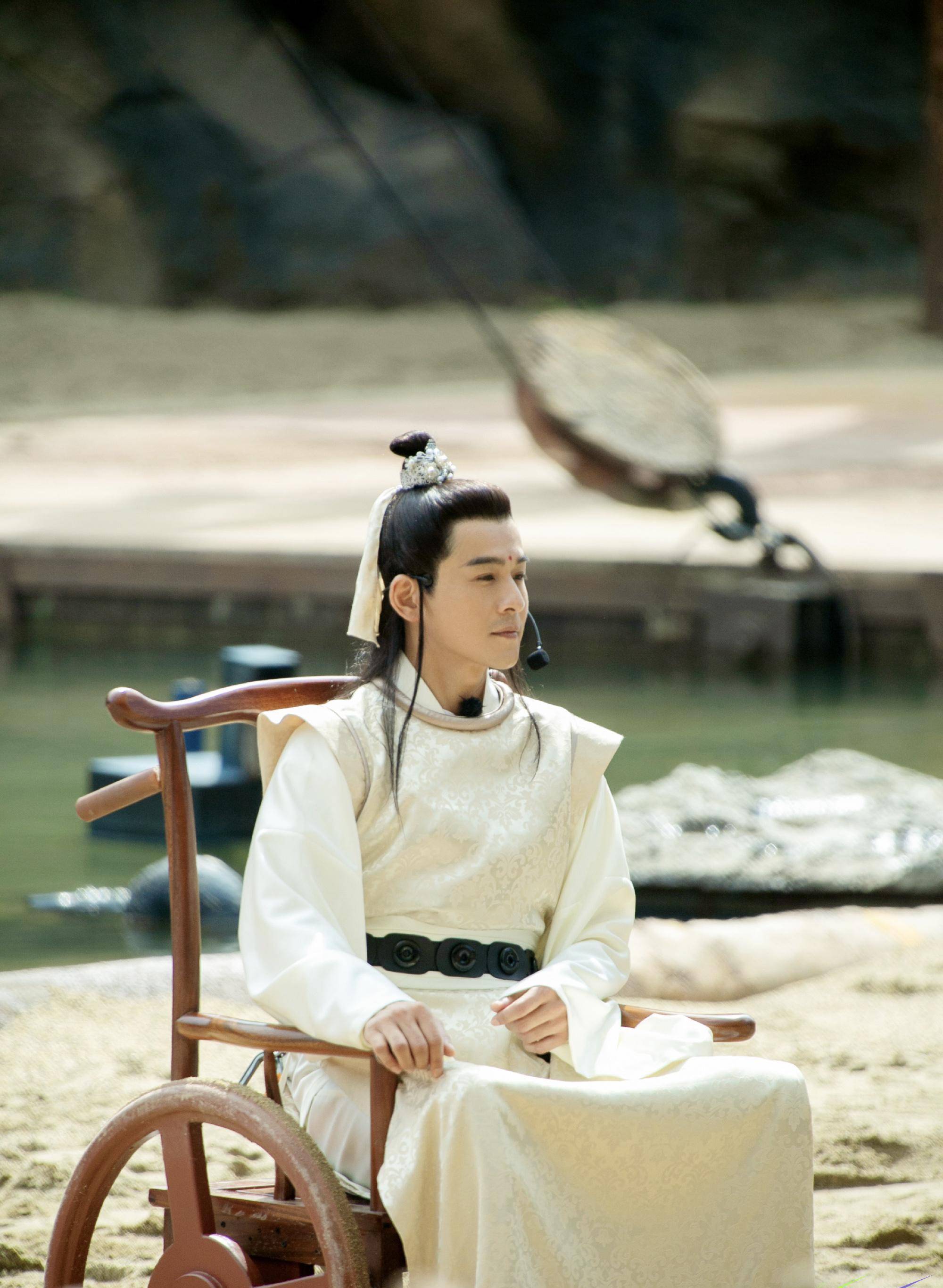 这部剧见证了严宽的颜值巅峰,李建成剑眉星目,鼻梁挺拔,气宇轩昂.