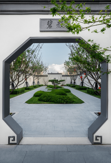 实景图八角门洞不仅是一处供人行走的通道,更是一种实现障景,借景