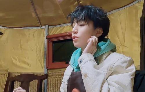 王俊凯录节目频繁被坑,吃火锅时点羊肉只上几个,价格却高的雷人