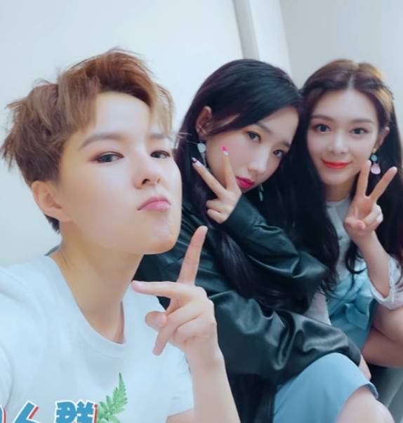 杨芸晴给孟美岐和傅菁拍美照很专业,李紫婷京剧装美出新高度_节目