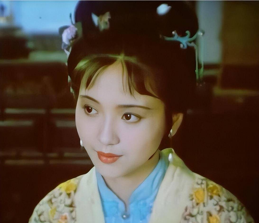 国产剧里土掉渣的大妈,年轻时都美得惊人,戏里戏外反差大不敢认_王澜