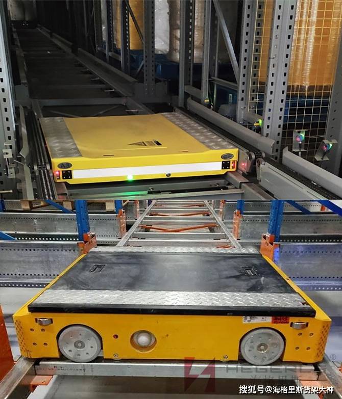 新一代智能柔性换层跨巷道hegerls托盘四向穿梭车物流解决方案_运行