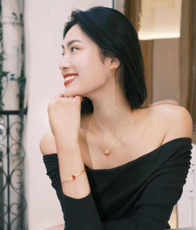 玉手镯好还是玉手链好_手链好还是手镯好_戴手链好还是手镯好