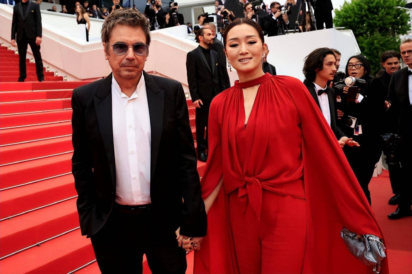 巩俐和法国老公走戛纳红毯啦!
