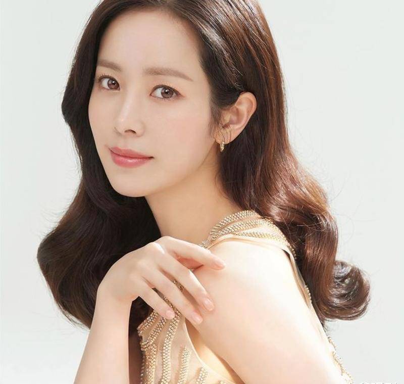 玄彬和李瑞镇都喜欢她,韩娱零差评女星,韩志旼的完美是真实的?