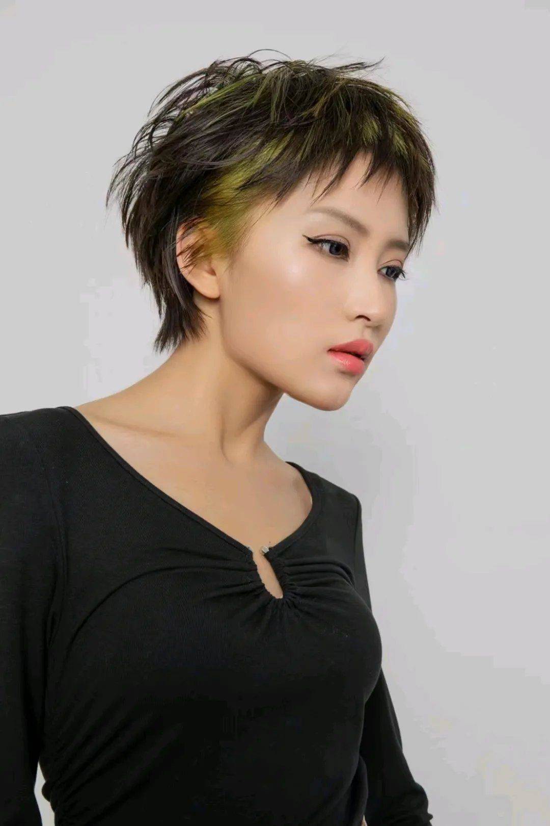女发别乱剪看看这4种时尚瘦脸好洋气