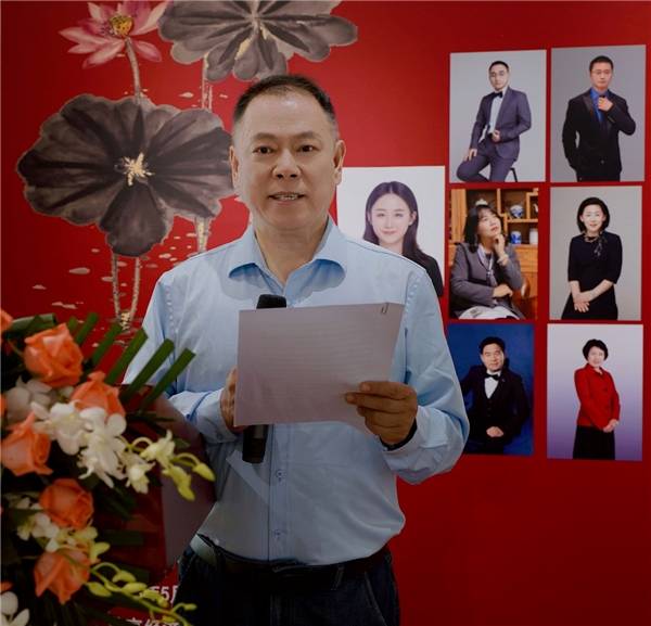 (著名国画家李天旭先生致欢迎辞并介绍参展的作品情况)(著名主持人