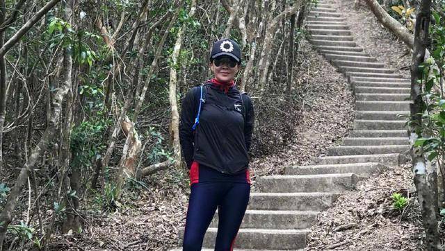 "刘嘉玲喜欢晒登山照"人尽皆知,她晒照的小心思你知道多少呢?