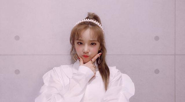 "跑男"新人宋雨琦一头金色卷发太亮眼,时尚衣品更是给颜值加分_妹子_