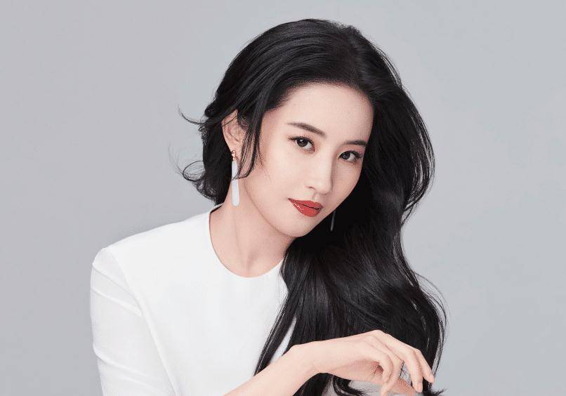 天生丽质的容颜,顺遂无阻的星途,34岁的刘亦菲依然是神仙姐姐_角色_的