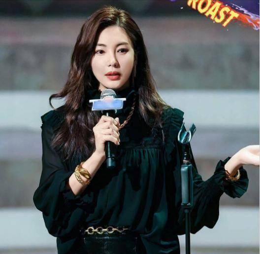 当众掌掴汪小菲,用刀划破袁巴元的背!_黄圣依_周星驰_谢娜