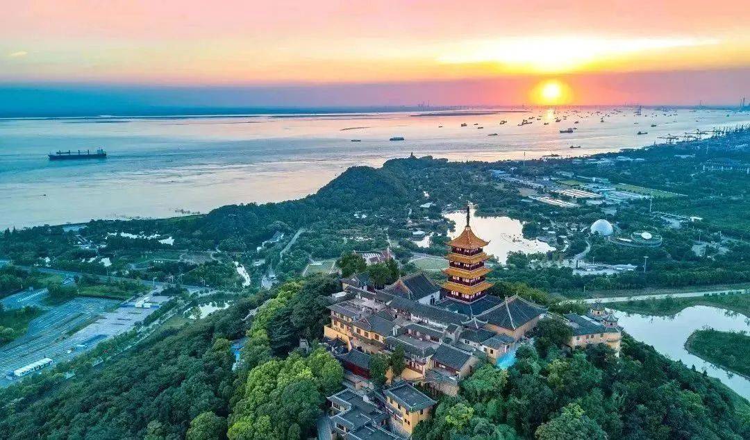 南通狼山国家森林公园位于崇川区西南,狼山,军山,剑山,黄泥山,马鞍山