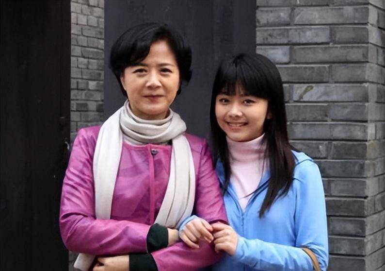 "国民初恋"谭松韵,出道15年无绯闻,却在事业上升期突发变故_妈妈_肇事