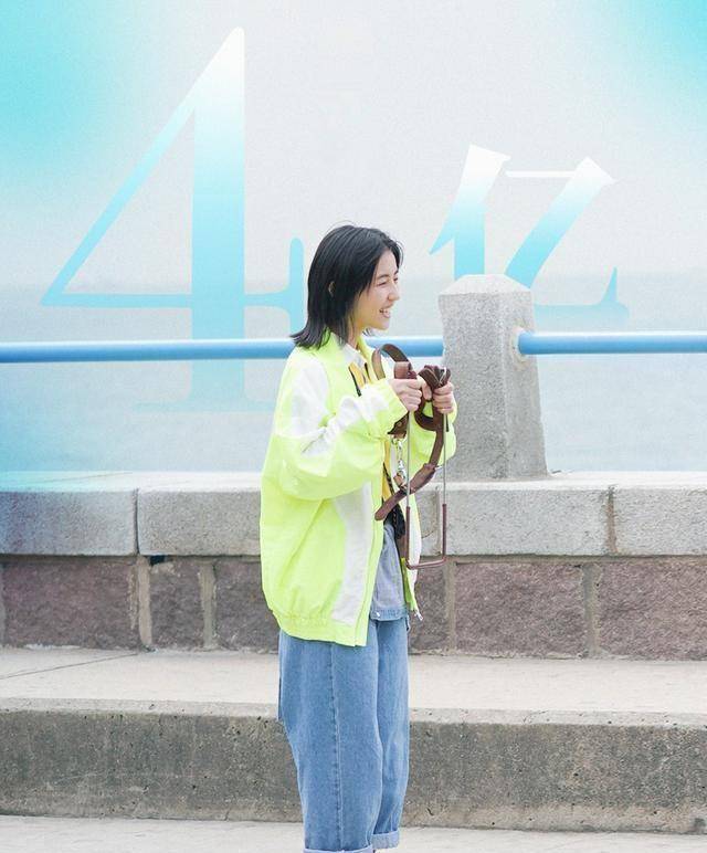 "张子枫式"穿搭火了!_运动_牛仔_羽绒服