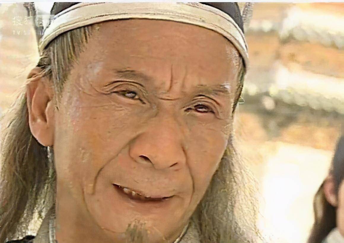 "青翼蝠王"韦一笑,落魄街头卖艺?