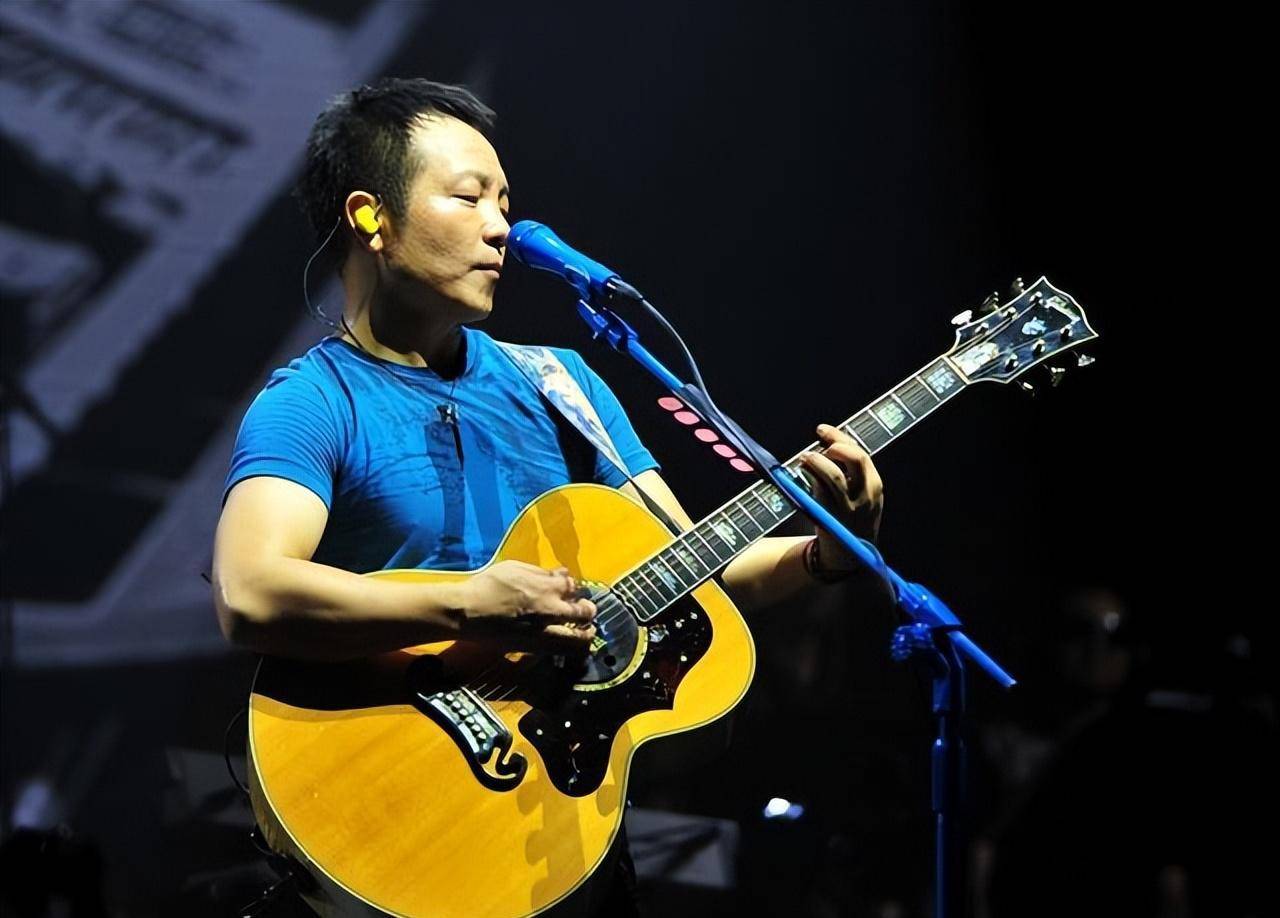 "音乐少年"许巍:最穷时卖歌一块钱,成名后仍坚守本心_专辑_歌迷_歌曲