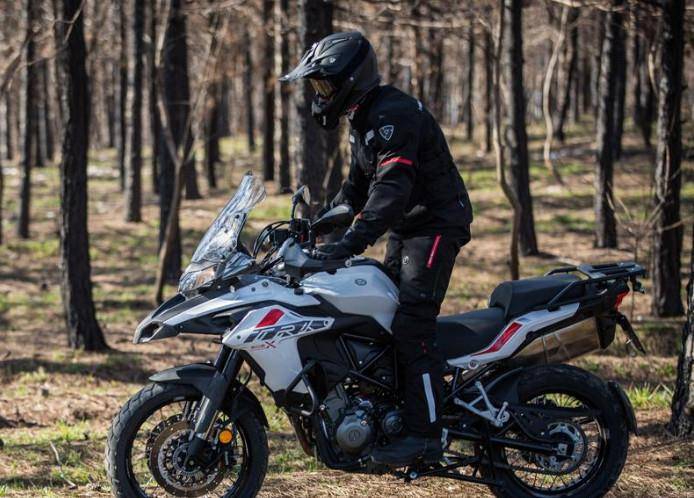 总的来说,金鹏trk502这款国产的adv从各方面来说实力都是相当可靠的