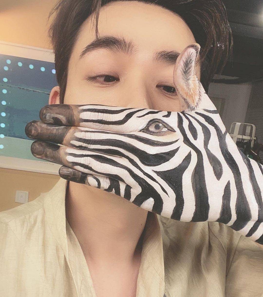 鬼"朱一龙更新"季拍",物料童趣又烂漫,多的粉丝要飘了_衣服_角度_自拍