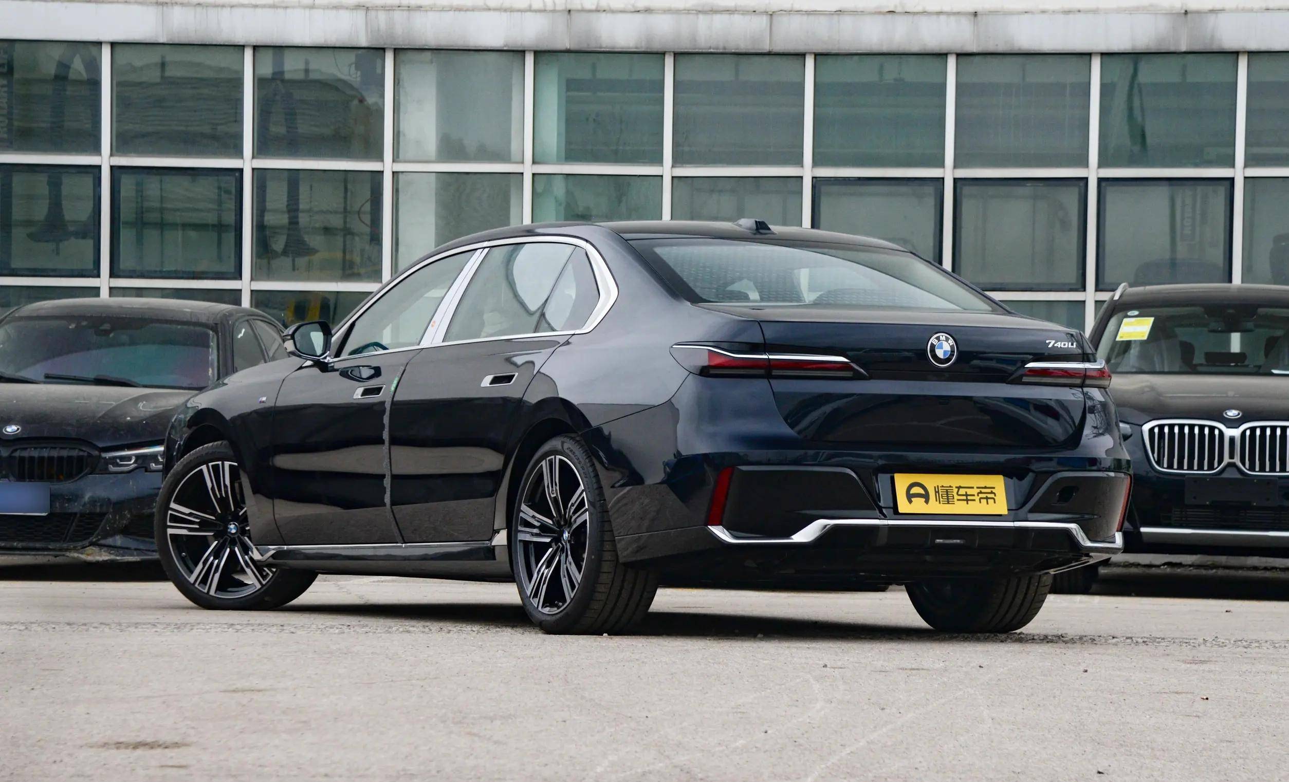 宝马7系购车手册:735li"有里有面",最具诱惑