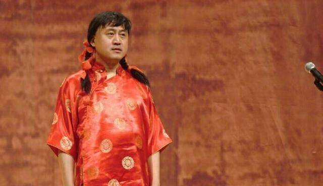 "方清平晒演出照回忆曾经,这么有才华的他为什么没火_相声_笑料_段子