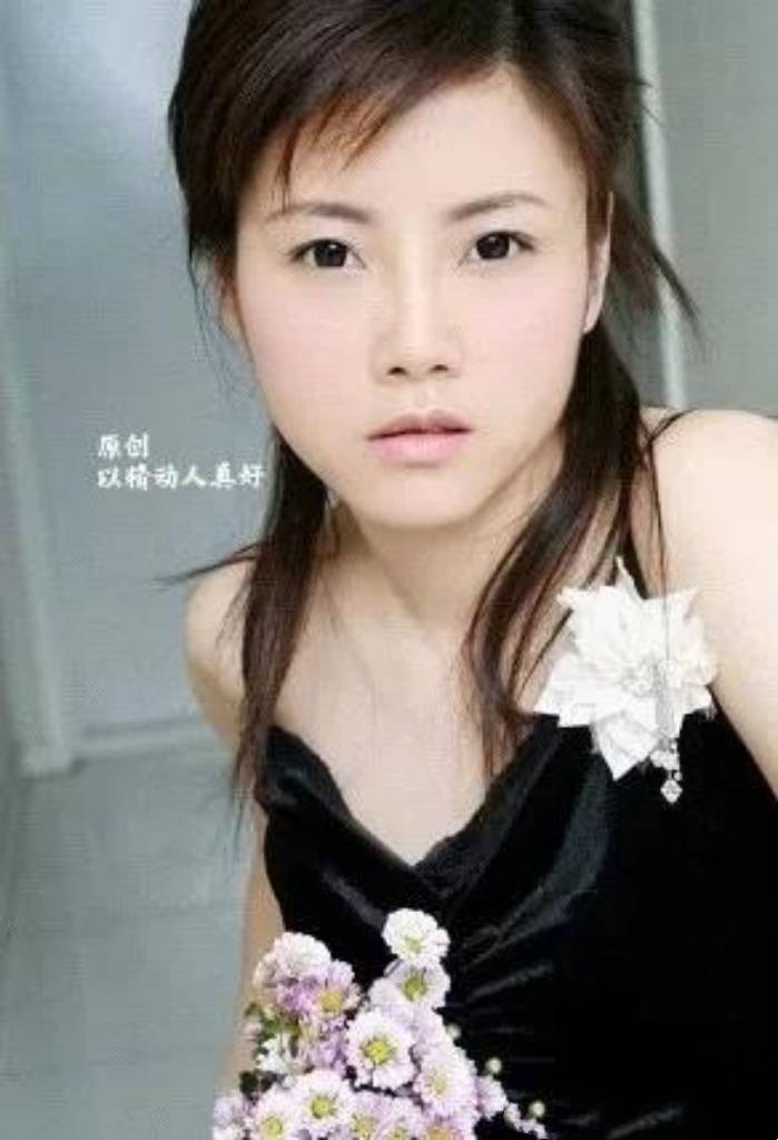 著名女歌手14岁撑起家,红火时被父亲告上法庭,后来命运让人吃惊_戴娆